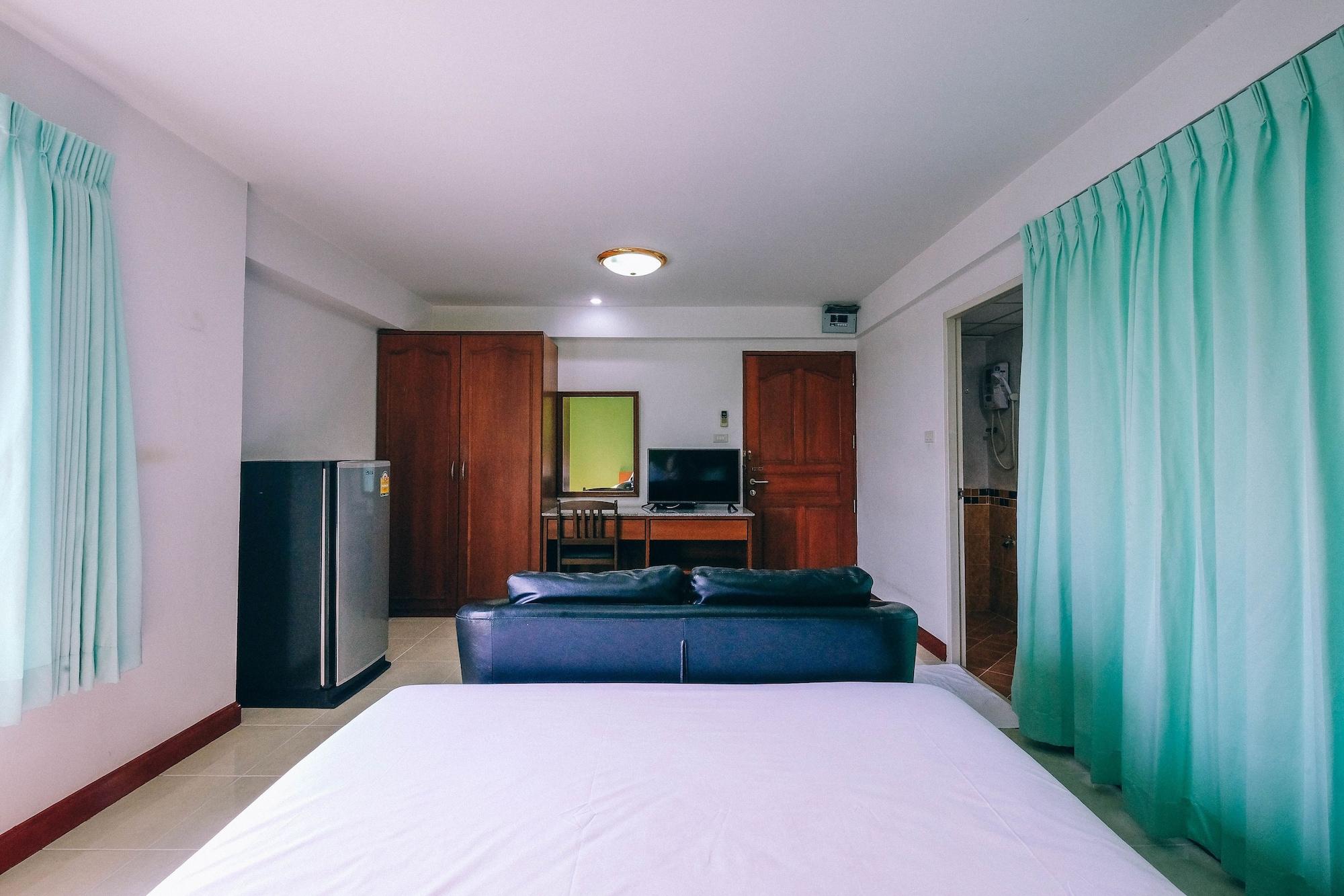 Golden House @ On-Nut Station Motel Bangkok Buitenkant foto