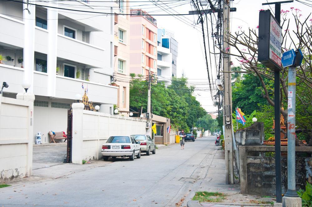 Golden House @ On-Nut Station Motel Bangkok Buitenkant foto