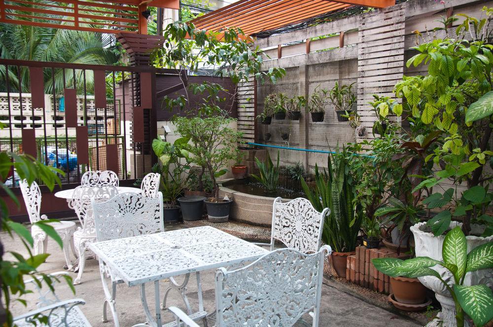 Golden House @ On-Nut Station Motel Bangkok Buitenkant foto