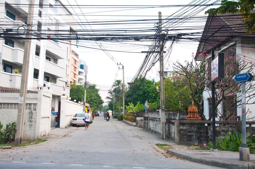 Golden House @ On-Nut Station Motel Bangkok Buitenkant foto