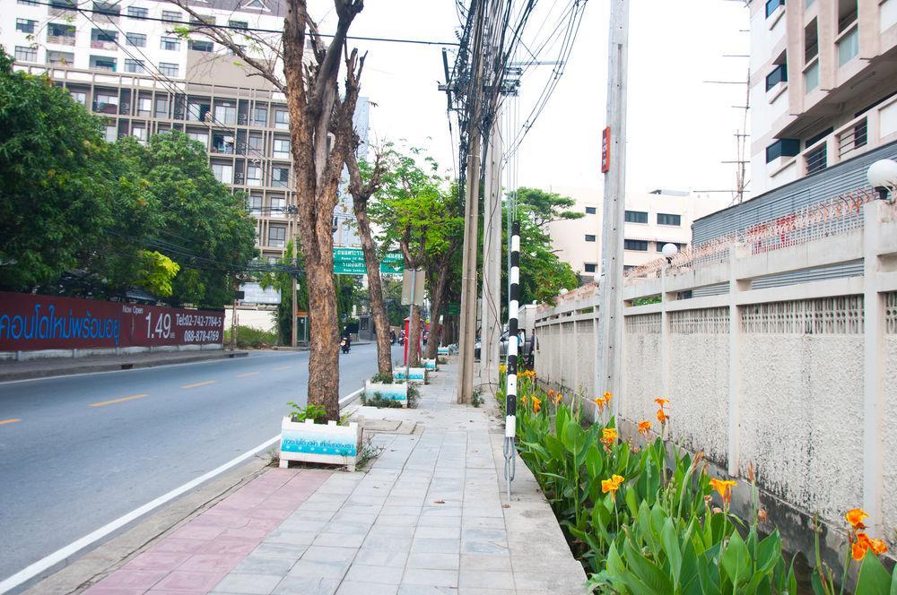 Golden House @ On-Nut Station Motel Bangkok Buitenkant foto