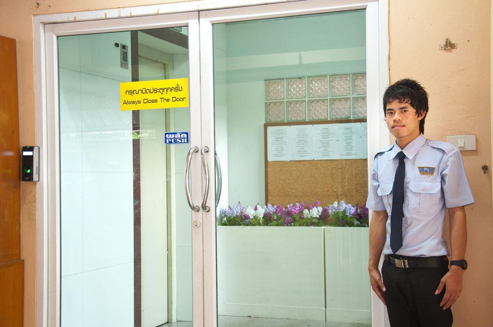 Golden House @ On-Nut Station Motel Bangkok Buitenkant foto