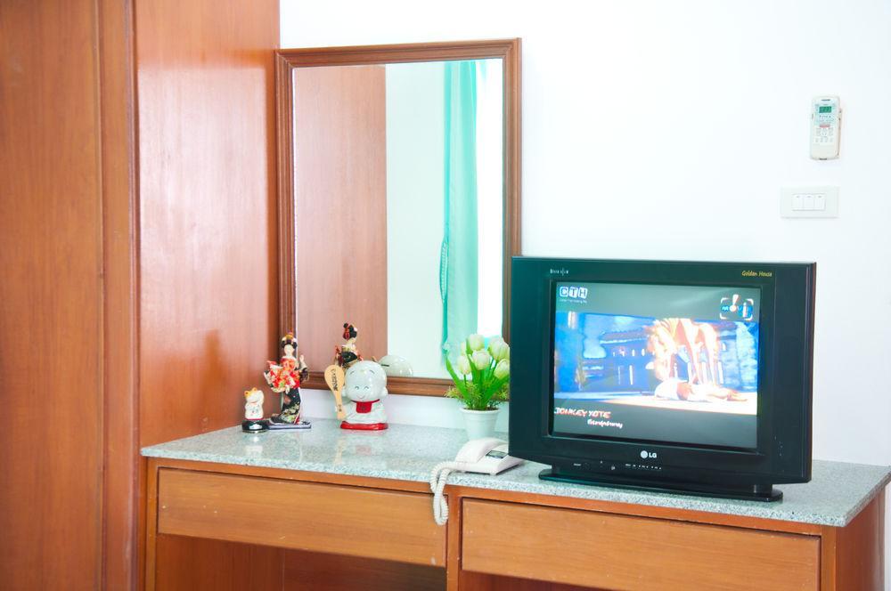 Golden House @ On-Nut Station Motel Bangkok Buitenkant foto