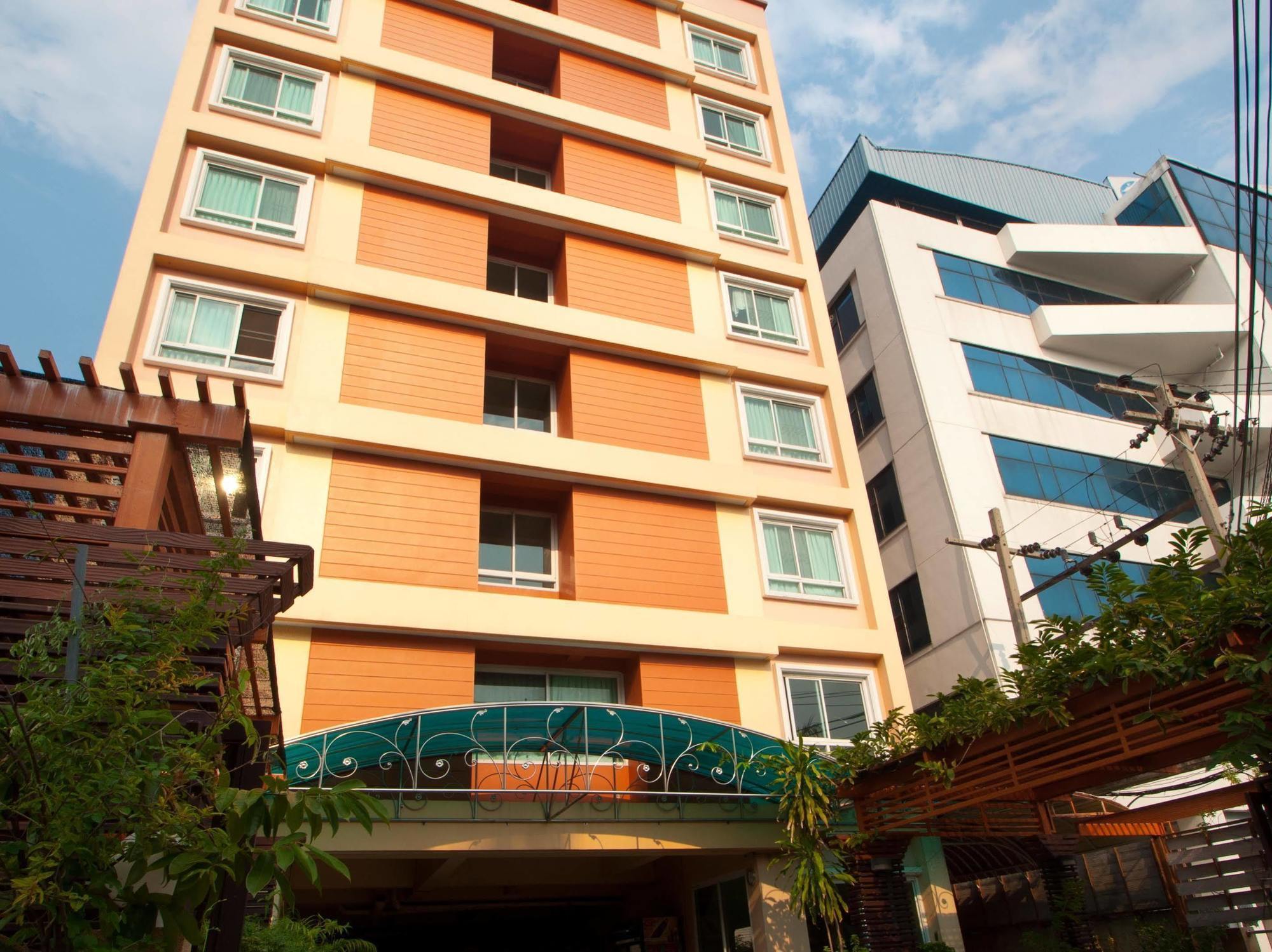 Golden House @ On-Nut Station Motel Bangkok Buitenkant foto