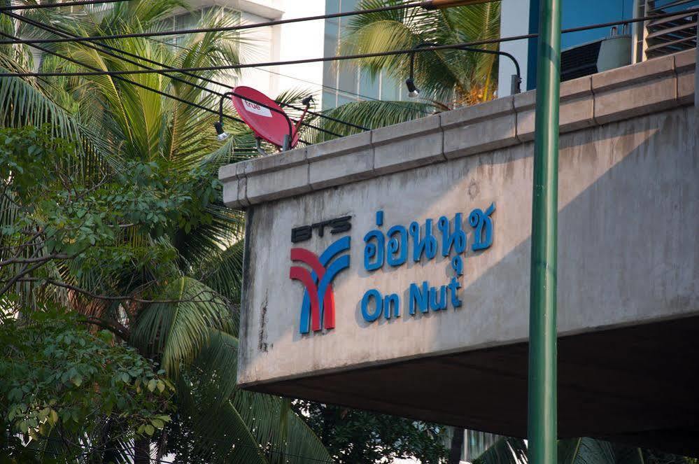 Golden House @ On-Nut Station Motel Bangkok Buitenkant foto
