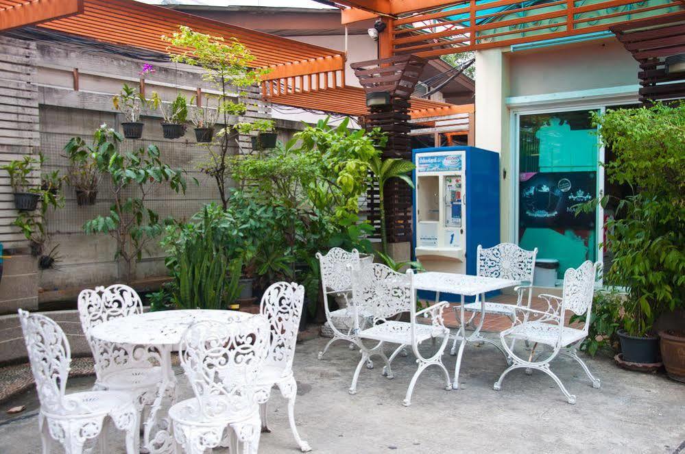 Golden House @ On-Nut Station Motel Bangkok Buitenkant foto